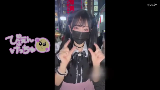 站立 · 摆拍 · 半身 · 夜景 · 戴口罩 · 黑色口罩 · 室外街头 · 地雷系服饰