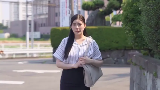 站立 · 條紋襯衫 · 半身 · 街道