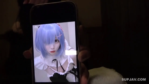 室内 · 俯身 · 角色扮演 · 脸部特写 · 女仆装 · 手机 · 自拍 · 呆萌