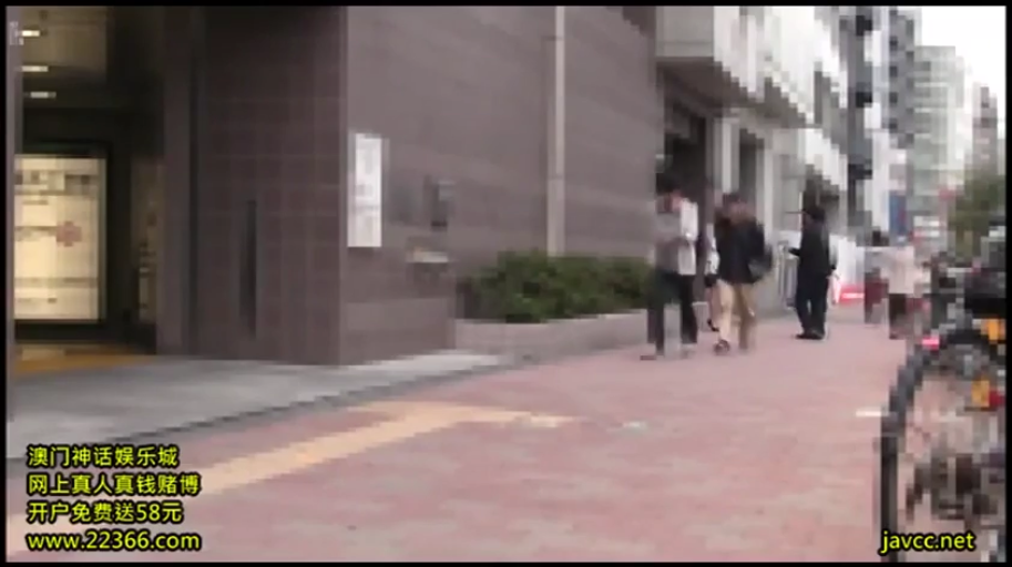 远景 · 街道 · 行走 · 休闲服 · 模糊 · 自行车 · 路过 · 街头实拍