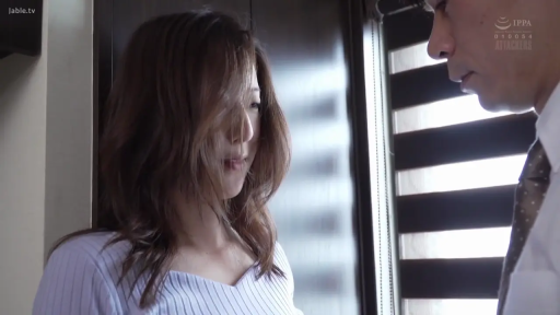 室内 · 顔のクローズアップ · ニットセーター