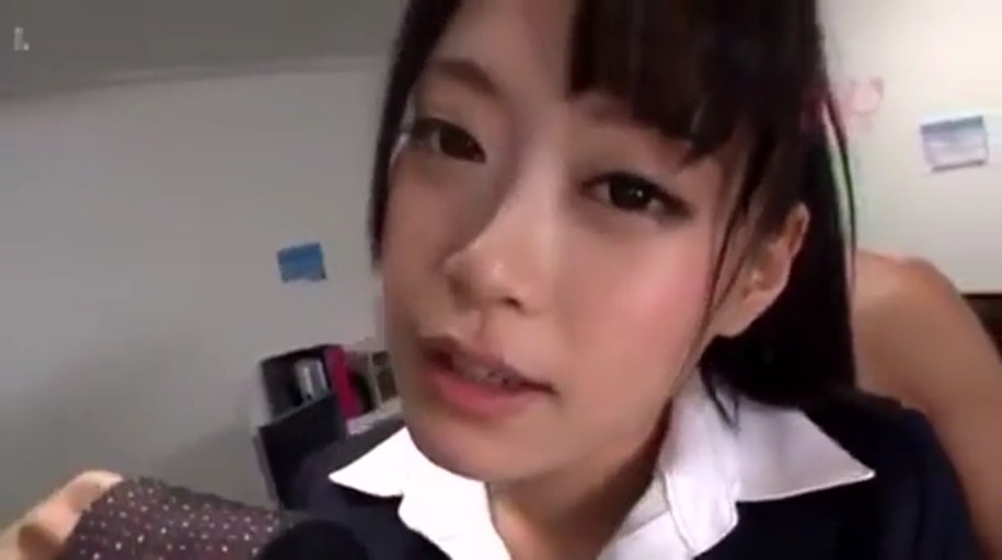 室内 · 俯身 · 脸部特写 · 制服