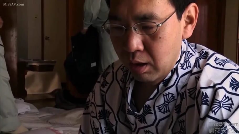 Sitting Posture · Close-up of the face · Japanese-style room · 浴衣