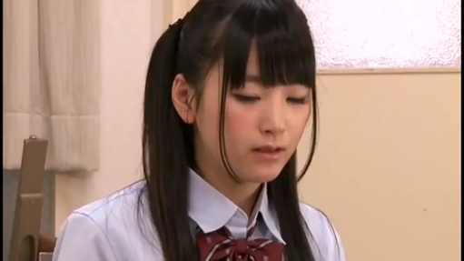 室内 · 座り姿勢 · 面部 · 制服 · 頭を下げる · 平静 · 双马尾