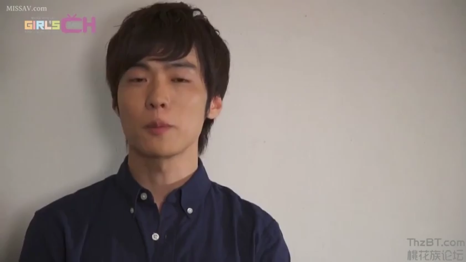 Indoor · 自然 · 面部特写 · Gaze · 正面 · Asian male · 深蓝色衬衫