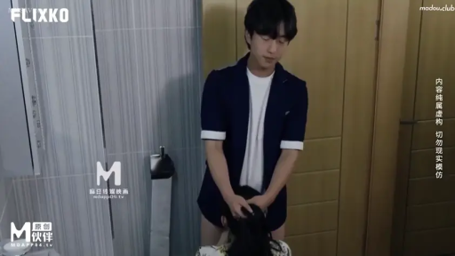 口交 · 中景 · T恤 · 卫生间 · 男站姿