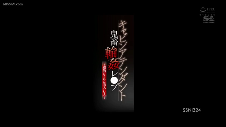 室内 · 坐姿 · 忧郁 · 脸部 · 字幕 · 注视 · 日常服