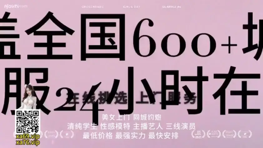 室内 · 俯身 · 沉醉 · 舔舐 · 亚洲女性 · 舌部特写 · 格纹服饰