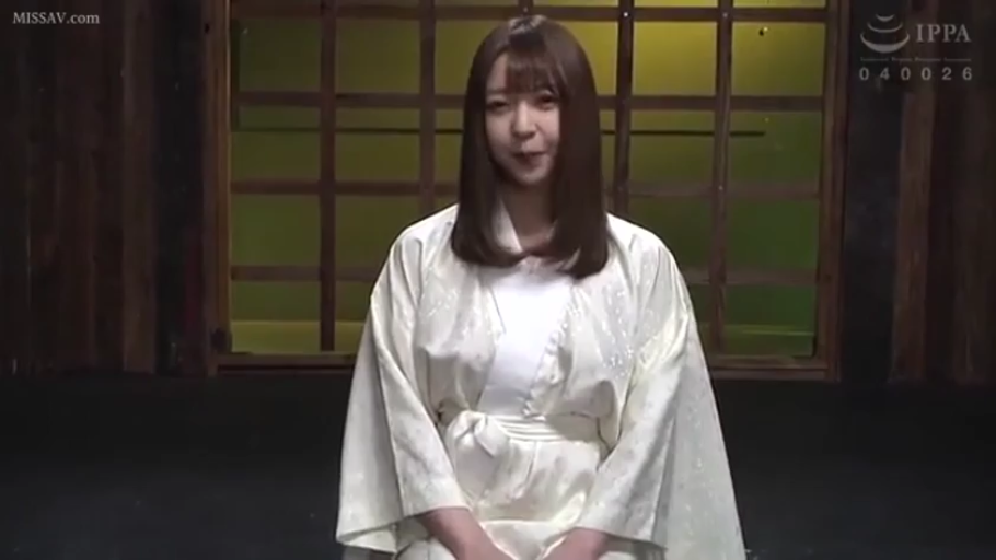 室内 · 平静 · 面对镜头 · 半身 · 正坐 · 长直发 · 白色和服