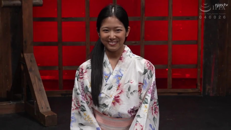 室内 · 座り姿勢 · 半身 · 对视 · 笑容 · 和服 · 马尾辫