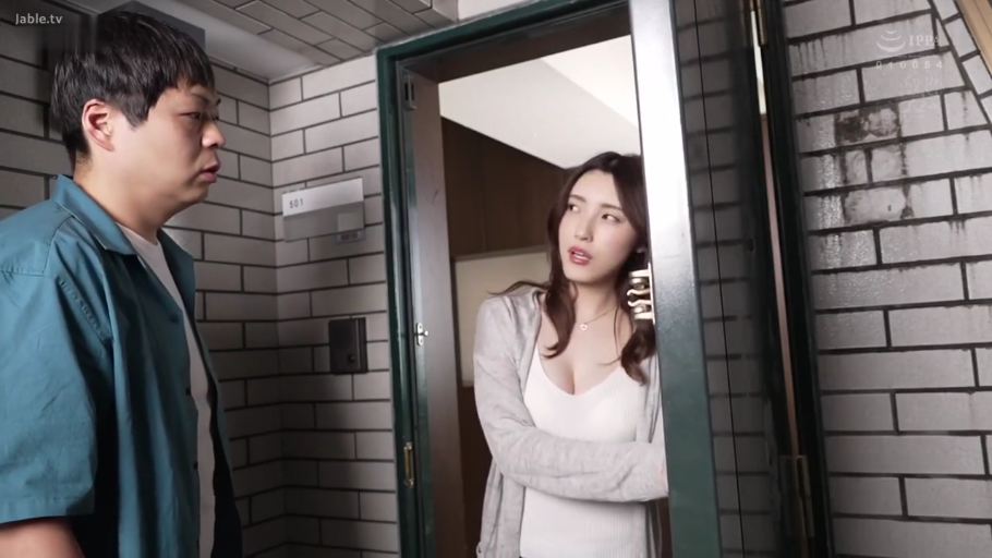 对话 · 惊讶 · 公寓门口 · 低胸白吊带 · 邻居剧情 · 半身像 · 门牌号 · 倚门而立