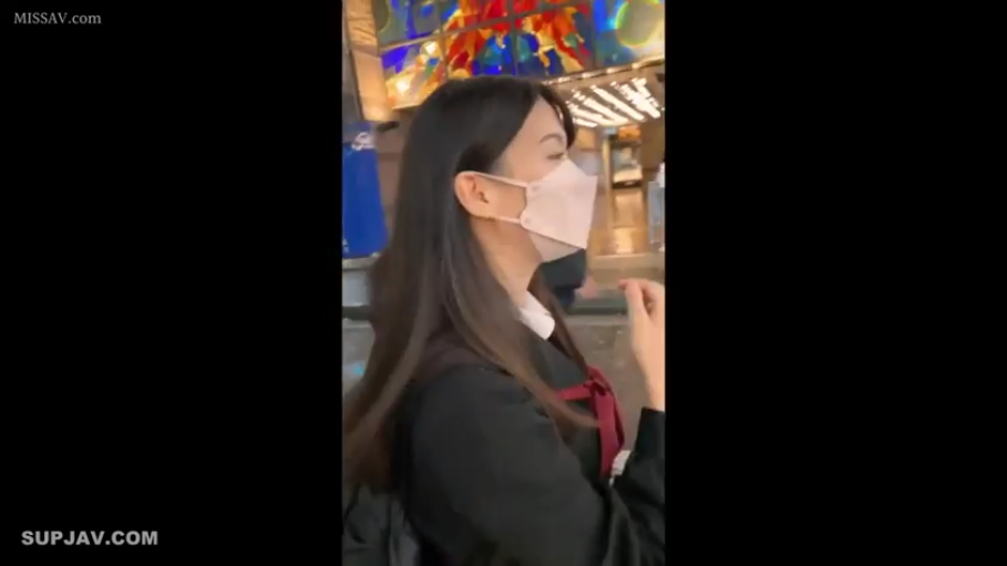 室内 · 忧郁 · 脸部特写 · 注视 · 毛衣 · 托腮 · 人像