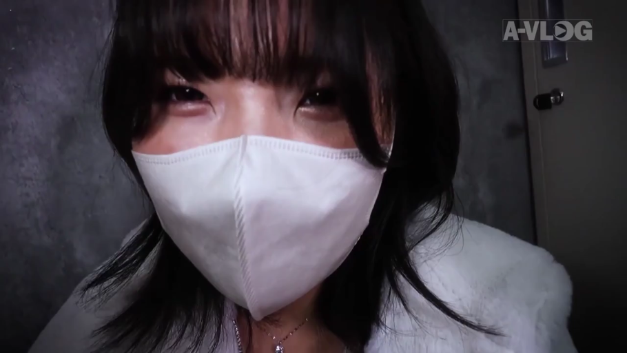 室內 · 臉部特寫 · 白色皮草