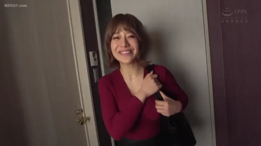 居家服 · 中景 · 自然 · 家庭氛围 · 聚餐聊天 · 围坐 · 传统和室 · 空啤酒罐