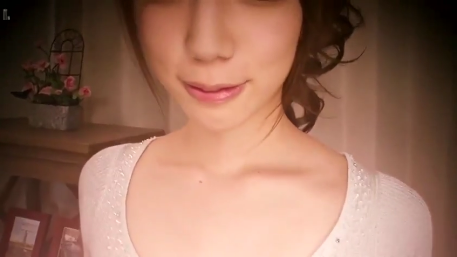 坐姿 · 单人 · 教室 · 微笑 · 面部特写 · 学生校服 · 日元纸币 · 展示金钱
