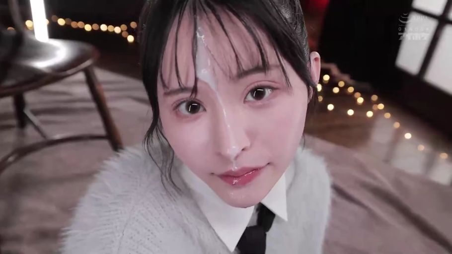 室内 · 脸部 · 制服 · 仰视