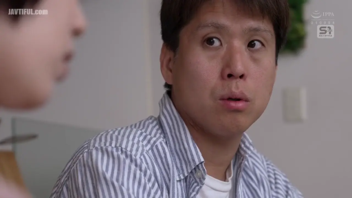 Indoor · Sitting Posture · 条纹衬衫 · 成人内容 · 交流 · 惊讶 · 男性面部特写