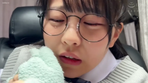 室内 · 座り姿勢 · 顔部のクローズアップ · JK制服