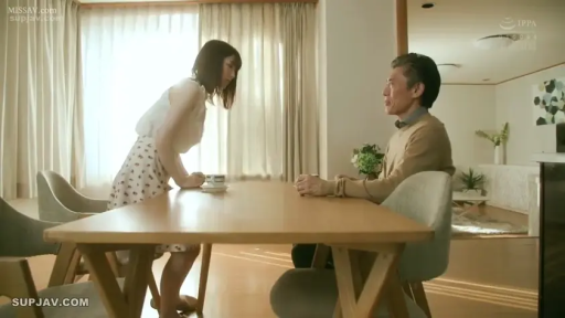 严肃 · 中景 · 碎花裙 · 餐厅 · 站立前倾 · 对谈