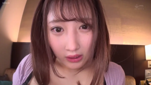 房间 · 脸部特写 · 第一视角 · 迷离 · 注视镜头 · 紫色外衣 · 俯视 · 床头