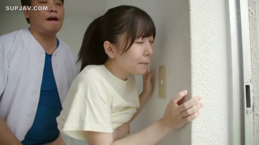 室内 · 中景 · 闭眼 · T恤 · 日本AV · 掀衣露乳 · 扶墙站立 · 电灯开关