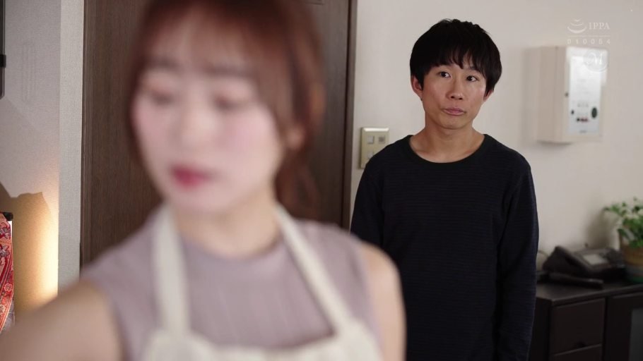 室内 · 严肃 · 站立 · 中景 · 开关 · 围裙 · 窥视 · 日本