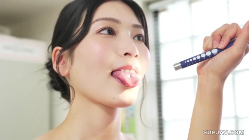 室内 · 顔部のクローズアップ · 全裸 · 诱惑 · バイブレーター · 抬头 · アジア人女性 · 舌を出して