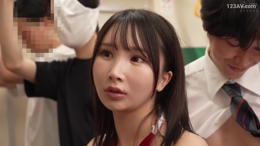 脸部特写 · 站立 · 电车 · 红色挂脖裙