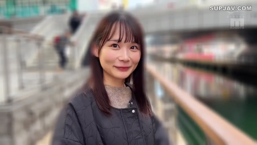 办公室 · 办公桌 · 制服诱惑 · 腿部特写 · OL套装 · 斜靠姿势 · 撩起裙摆