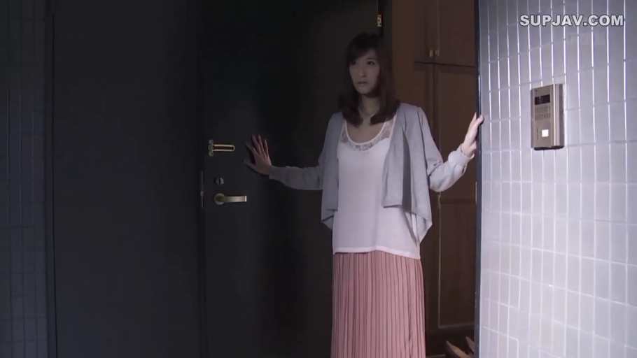面部 · 卧室 · 陶醉 · 耳环 · 趴卧 · 呻吟 · 红色内衣