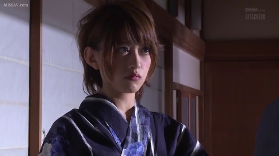 忧郁 · 脸部 · 站立 · 和室 · 凝视 · 和服