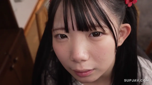 室内 · 脸部 · 平静 · 注视 · POV · 日常服 · 发饰 · 仰望