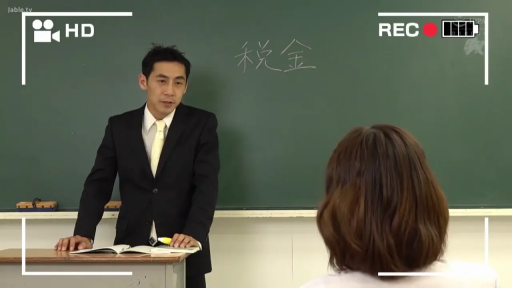 严肃 · 教室 · 站立 · 中景 · 授课 · 黑板 · 西装 · 教师