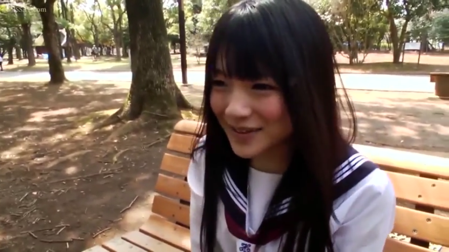 面部 · 甜美 · 注视 · 短发 · 正对镜头 · 白色浴袍 · 化妆台 · 梳妆室