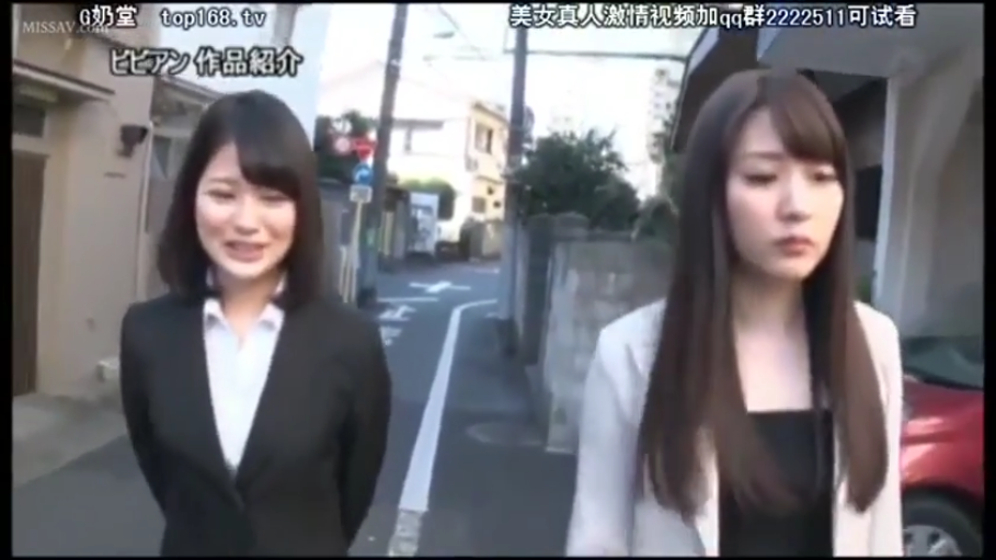 中景 · 自然 · 职业装 · 街道 · 行走 · 双人 · 散步