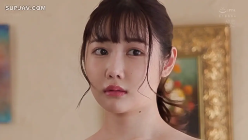 Indoor · Grievance · Stand · 面部特写 · Eye contact · 清纯 · 裸肩