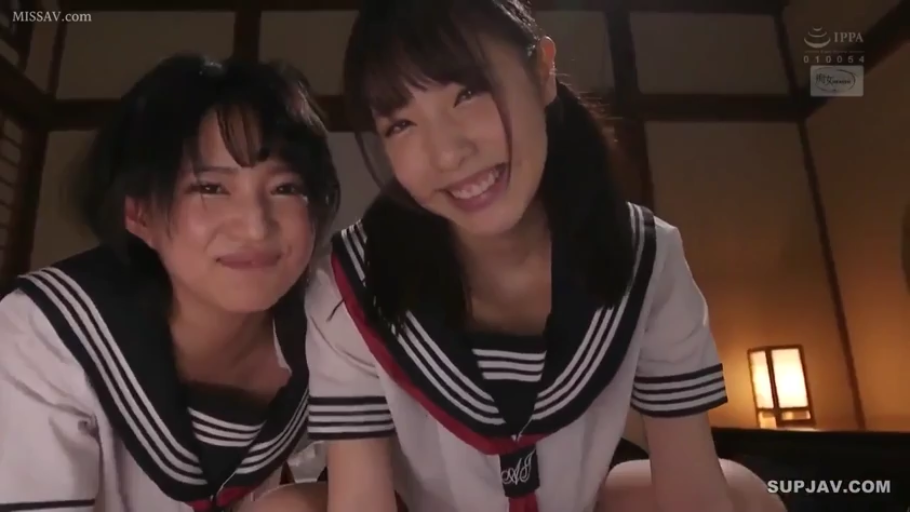 俯身 · 和室 · 半身 · 凝视 · JK制服 · 双人 · 笑容