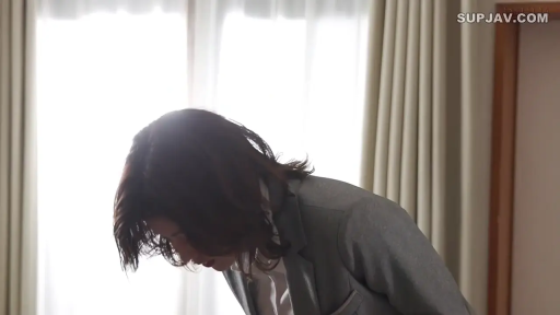 专注 · 站立 · 全景 · 客厅 · 职业装 · 多人 · 打高尔夫 · 高尔夫球杆