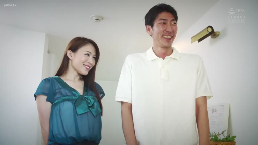 室内 · 站立 · 中景 · 微笑 · インタラクティブ · 雪纺衫 · 亚洲成年人