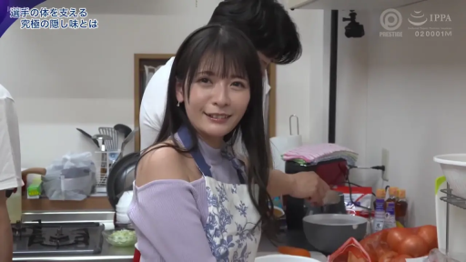 甜美 · 中景 · 站姿 · 厨房 · 厨具 · 人妻 · 烹饪 · 碎花围裙