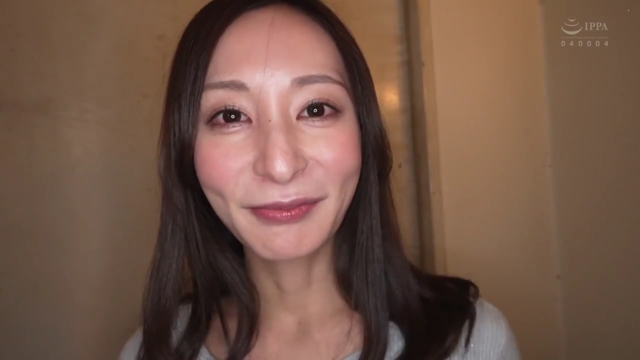 室内 · 专注 · 中景 · 沙发 · 毛衣 · 客厅 · 跨坐 · 三人行