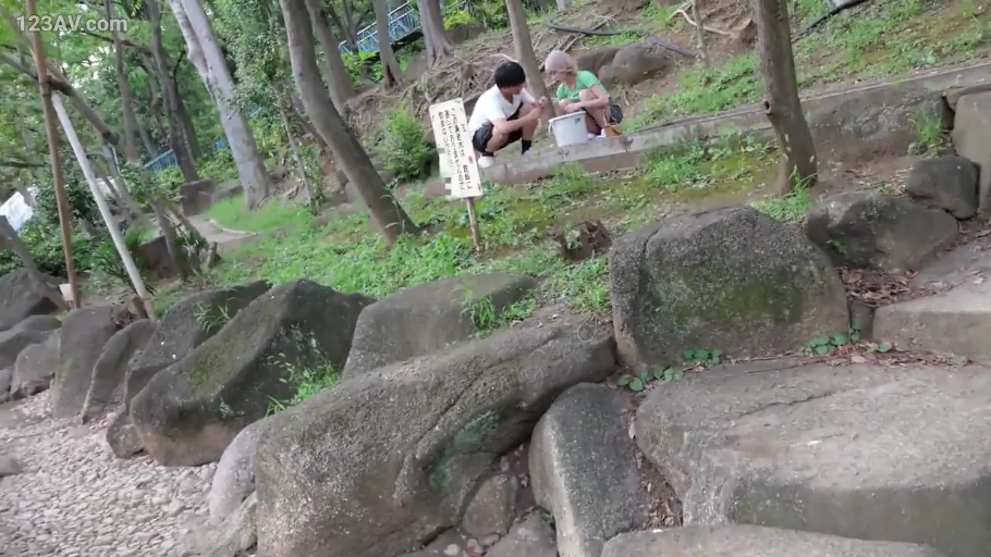 性交 · 愉悦 · 躯干 · 枕头 · 裸体 · 床上 · 传教士位 · 两人