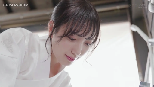 室內 · 面部 · 俯身 · 微笑 · 注視 · 清纯 · 白色和服