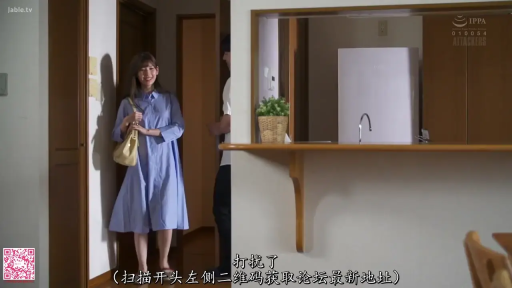 站立 · 微笑 · 居家 · 手提包 · 室内玄关 · 打招呼 · 蓝色衬衫裙