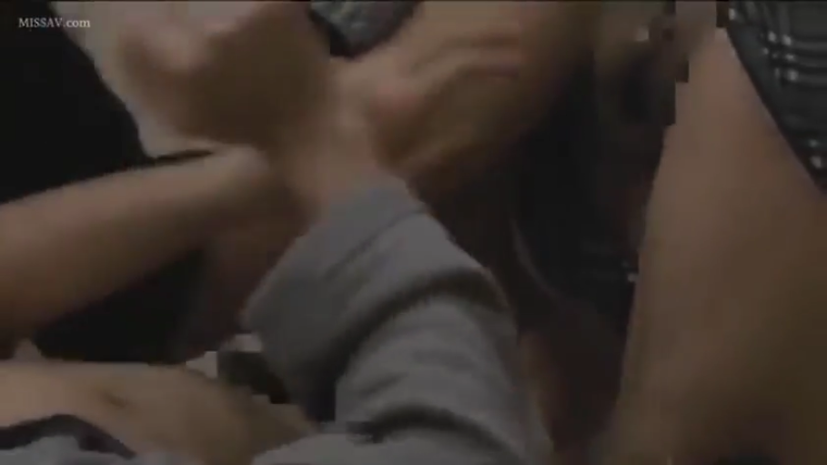 室内 · グレー パーカー