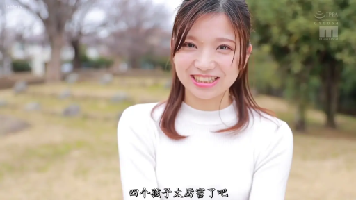 甜美 · 站立 · 微笑 · 面部特写 · 清纯 · 户外 · 白色毛衣