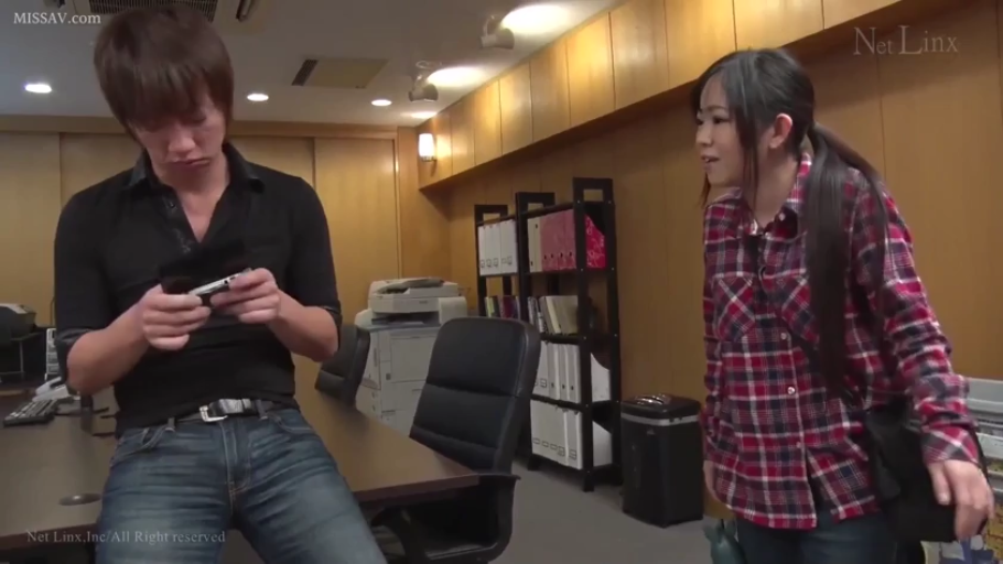 牛仔裤 · Standing Posture · 玩游戏 · 疑惑 · 办公室 · 全景 · Plot · 掌机