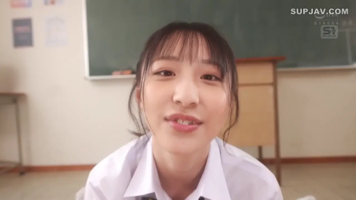 身をかがめる · 制服 · 教室 · 一人称視点 · 微笑 · 顔のクローズアップ · 课桌 · 对视