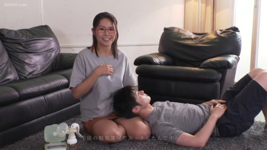 中景 · 微笑 · 客厅 · 谈话 · 居家服 · 膝枕 · 剧情片头 · 吸奶器