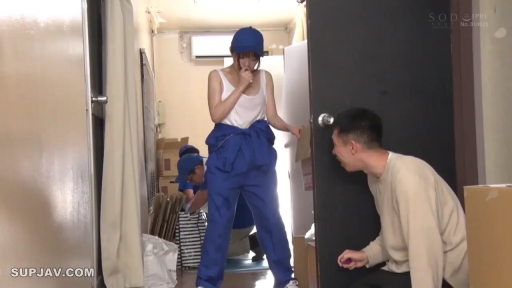 单人 · 蕾丝内衣 · 沙发 · 微笑 · 客厅 · 诱惑 · 开腿坐